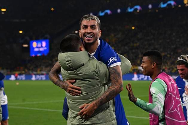 Torjubel zum 2:2 durch Angel Correa 10 (Atletico Madrid), Borussia Dortmund vs. Atletico Madrid, Fussball, Champions League, Achtelfinale, 16.04.2024 Dortmund Nordrhein-Westfalen Deutschland