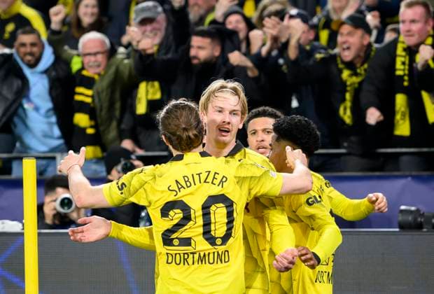 Jubel Julian BRANDT (DO) nach seinem Tor zum 1:0, v.l. Marcel SABITZER (DO), Julian BRANDT (DO), Jadon SANCHO (DO), Ian MAATSEN (DO), Fussball Champions League, Viertelfinale, Rueckspiel, Borussia Dortmund (DO) - Atletico Madrid (AM), am 16.04.2024 in Dortmund Deutschland. UEFA regulations prohibit any use of photographs as image sequences and or quasi-video Â