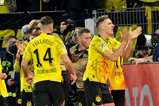 16.04.2024, xjrdrx, Fussball UEFA Champions League, Borussia Dortmund - Atletico Madrid emspor, v.l. Torjubel nach dem Tor zum celebrating the goal celebrate 4;2 Marcel Sabitzer (Borussia Dortmund) (DFL DFB REGULATIONS PROHIBIT ANY USE OF PHOTOGRAPHS as IMAGE SEQUENCES and or QUASI-VIDEO) Dortmund