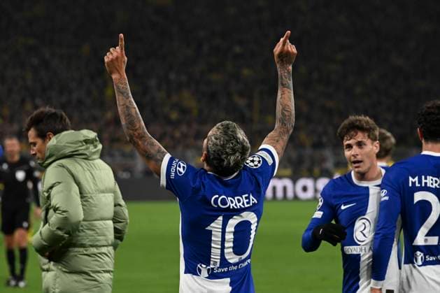 Torjubel zum 2:2 durch Angel Correa 10 (Atletico Madrid), Borussia Dortmund vs. Atletico Madrid, Fussball, Champions League, Achtelfinale, 16.04.2024 Dortmund Nordrhein-Westfalen Deutschland