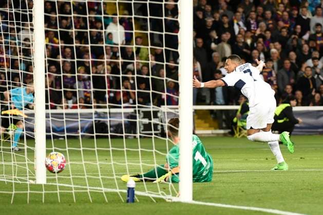 Celebration but 1-4 Kylian MBAPPE (PSG) lors du quart de final retour de la Ligue des Champions opposant le FC Barcelona, Barca au Paris Saint Germain le 16 avril 2024 au Estadi Olimpic Lluis Companys a Barcelone, Espagne. FOOTBALL : FC Barcelone vs Paris Saint Germain - Ligue des Champions - 16 04 2024 ValentinaClaret Panoramic 