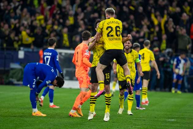 UEFA Champions League, Borussia Dortmund - Atletico Madrid, 16.04.2023 Mats Hummels (Borussia Dortmund, 15) und Julian Ryerson (Borussia Dortmund, 26) jubeln nach Abpfiff. UEFA Champions League, Borussia Dortmund - Atletico Madrid, Rückspiel Viertelfinale, am 16.04.2023, Signal Iduna Park, Dortmund UEFA regulations prohibit any use of photographs as image sequences and or quasi-video Copyright: xBEAUTIFULxSPORTS Meuselx