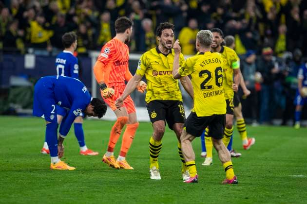 UEFA Champions League, Borussia Dortmund - Atletico Madrid, 16.04.2023 Mats Hummels (Borussia Dortmund, 15) und Julian Ryerson (Borussia Dortmund, 26) jubeln nach Abpfiff. UEFA Champions League, Borussia Dortmund - Atletico Madrid, Rückspiel Viertelfinale, am 16.04.2023, Signal Iduna Park, Dortmund UEFA regulations prohibit any use of photographs as image sequences and or quasi-video Copyright: xBEAUTIFULxSPORTS Meuselx