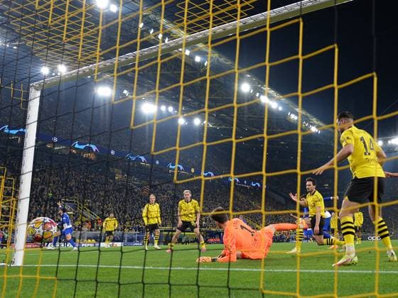 16.04.2024, Dortmund, Germany, Signal-Iduna-Park, Borussia Dortmund vs Atletico Madrid - UEFA Champions League 2023 24 - Quarter-final Second Leg, Mats Hummels (Borussia Dortmund) Tor zum 2:1, Eigentor (Foto Ralf Treese) Dortmund Signal-Iduna-Park North Rhine-Westphalia Germany