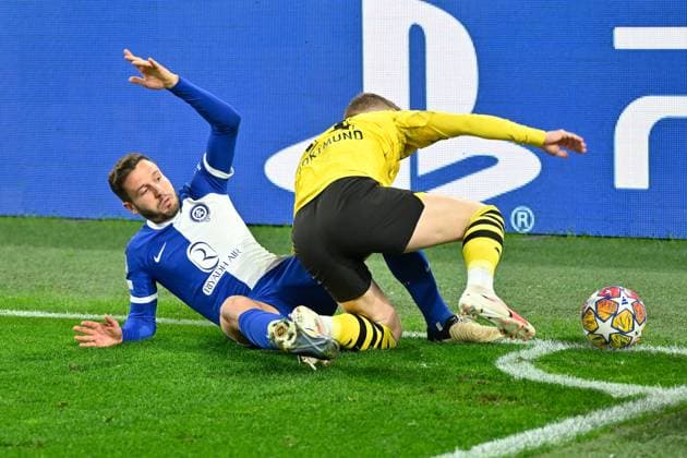 16.04.2024, xjrdrx, Fussball UEFA Champions League, Borussia Dortmund - Atletico Madrid emspor, v.l. Saul Niguez (Atletico Madrid) Marco Reus (Borussia Dortmund) Zweikampf, Aktion, action, battle for the ball (DFL DFB REGULATIONS PROHIBIT ANY USE OF PHOTOGRAPHS as IMAGE SEQUENCES and or QUASI-VIDEO) Dortmund