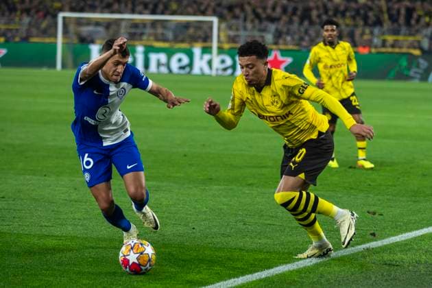 UEFA Champions League, Borussia Dortmund - Atletico Madrid, 16.04.2023 Jadon Sancho (Borussia Dortmund, 10) im Zweikampf mit Nahuel Molina (Atletico Madrid, 16). UEFA Champions League, Borussia Dortmund - Atletico Madrid, Rückspiel Viertelfinale, am 16.04.2023, Signal Iduna Park, Dortmund UEFA regulations prohibit any use of photographs as image sequences and or quasi-video Copyright: xBEAUTIFULxSPORTS Meuselx