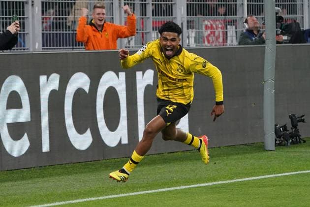 Fussball, UEFA Champions League Saison 2023 2024, Viertelfinale, Quarterfinal, Borussia Dortmund - Club de Atletico Madrid, Signal Iduna Park Dortmund Ian Maatsen bvb , Torjubelt Aktion, Einzelbild
