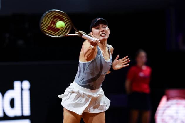 Ekaterina Alexandrova (RUS) Ekaterina Alexandrova (RUS) vs Ons Jabeur (TUN) GER Porsche Tennis Grand Prix GP Stuttgart 2024, Porsche-Arena, 17.04.2024 GER Porsche Tennis Grand Prix GP Stuttgart 2024 Porsche-Arena, 17.04.2024 Stuttgart Copyright: xEibner-Pressefoto RogerxBuerkex EP