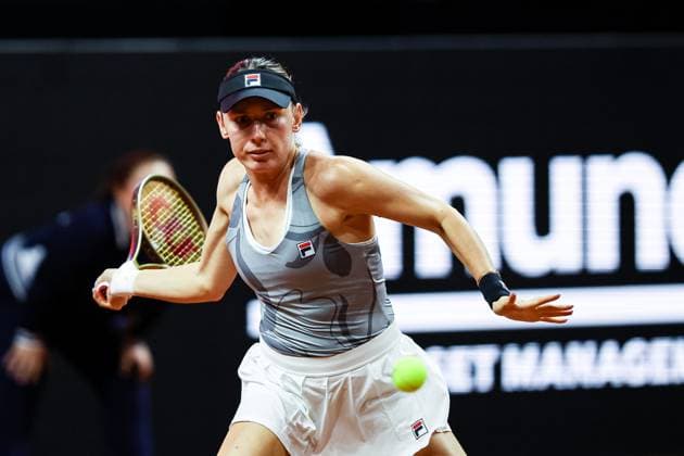 Ekaterina Alexandrova (RUS) Ekaterina Alexandrova (RUS) vs Ons Jabeur (TUN) GER Porsche Tennis Grand Prix GP Stuttgart 2024, Porsche-Arena, 17.04.2024 GER Porsche Tennis Grand Prix GP Stuttgart 2024 Porsche-Arena, 17.04.2024 Stuttgart Copyright: xEibner-Pressefoto RogerxBuerkex EP