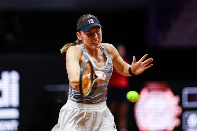 Ekaterina Alexandrova (RUS) Ekaterina Alexandrova (RUS) vs Ons Jabeur (TUN) GER Porsche Tennis Grand Prix GP Stuttgart 2024, Porsche-Arena, 17.04.2024 GER Porsche Tennis Grand Prix GP Stuttgart 2024 Porsche-Arena, 17.04.2024 Stuttgart Copyright: xEibner-Pressefoto RogerxBuerkex EP