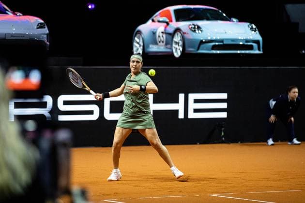 Ons Jabeur (TUN) Ekaterina Alexandrova (RUS) vs Ons Jabeur (TUN) GER Porsche Tennis Grand Prix GP Stuttgart 2024, Porsche-Arena, 17.04.2024 GER Porsche Tennis Grand Prix GP Stuttgart 2024 Porsche-Arena, 17.04.2024 Stuttgart Copyright: xEibner-Pressefoto RogerxBuerkex EP