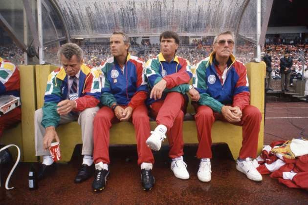 Sepp PIONTEK (2.v.r.), Nationaltrainer Daenemark, sitzt auf der Trainerbank, Daenemark (DEN) - Spanien (ESP) 2:3, Fussball EM EURO 1988 in Deutschland, 15.06.1988 im Niedersachsenstadion Hannover, Â *** Sepp PIONTEK 2 v r , national coach Denmark, sitting on the bench, Denmark DEN Spain ESP 2 3, European Football Championship EURO 1988 in Germany, 15 06 1988 in the Niedersachsenstadion Hannover, Â
