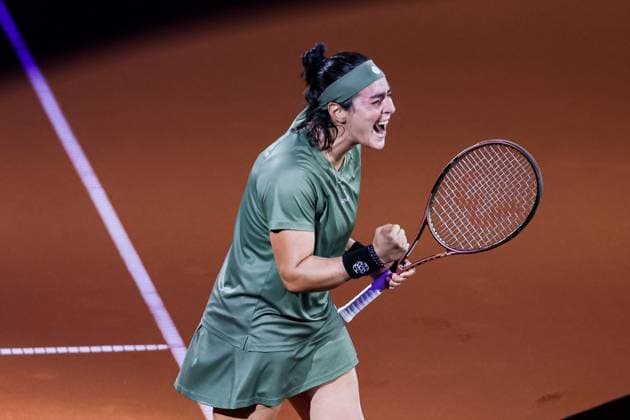 Ons Jabeur (TUN) win the match, hat den Match gewonnen Ekaterina Alexandrova (RUS) vs Ons Jabeur (TUN) GER Porsche Tennis Grand Prix GP Stuttgart 2024, Porsche-Arena, 17.04.2024 GER Porsche Tennis Grand Prix GP Stuttgart 2024 Porsche-Arena, 17.04.2024 Stuttgart Copyright: xEibner-Pressefoto RogerxBuerkex EP