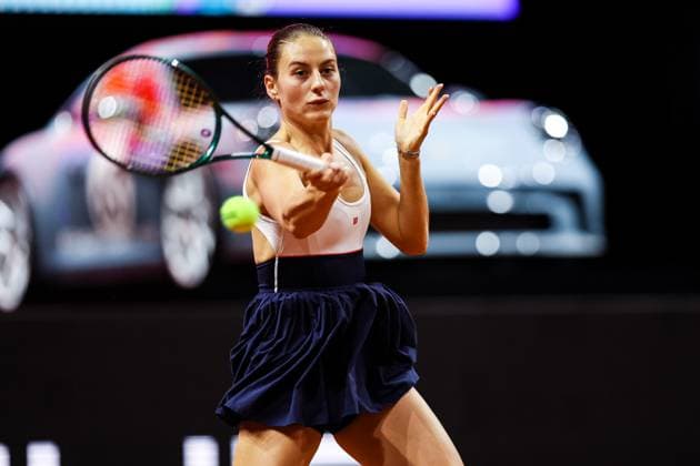 Marta Kostyuk (UKR) Marta Kostyuk (UKR) vs Laura Siegemund (GER) GER Porsche Tennis Grand Prix GP Stuttgart 2024, Porsche-Arena, 17.04.2024 GER Porsche Tennis Grand Prix GP Stuttgart 2024 Porsche-Arena, 17.04.2024 Stuttgart Copyright: xEibner-Pressefoto RogerxBuerkex EP