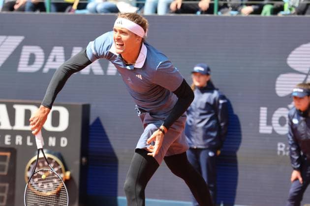 Alexander Zverev (GER) beim Aufschlag Tennis BMW Open 2024 17.04.2004 München FOTO: Mladen Lackovic LakoPress