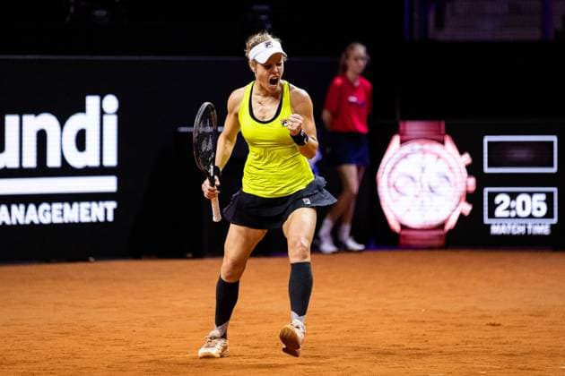 Laura Siegemund (GER) mit Siegesfaust und Jubelschrei Marta Kostyuk (UKR) vs Laura Siegemund (GER) GER Porsche Tennis Grand Prix GP Stuttgart 2024, Porsche-Arena, 17.04.2024 GER Porsche Tennis Grand Prix GP Stuttgart 2024 Porsche-Arena, 17.04.2024 Stuttgart Copyright: xEibner-Pressefoto RogerxBuerkex EP