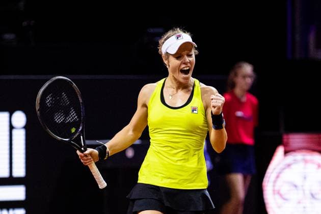 Laura Siegemund (GER) mit Siegesfaust und Jubelschrei Marta Kostyuk (UKR) vs Laura Siegemund (GER) GER Porsche Tennis Grand Prix GP Stuttgart 2024, Porsche-Arena, 17.04.2024 GER Porsche Tennis Grand Prix GP Stuttgart 2024 Porsche-Arena, 17.04.2024 Stuttgart Copyright: xEibner-Pressefoto RogerxBuerkex EP