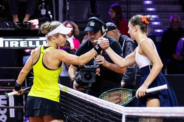Laura Siegemund (GER) verliert das Match nach harten Kampf gegen Marta Kostyuk (UKR) Marta Kostyuk (UKR) vs Laura Siegemund (GER) GER Porsche Tennis Grand Prix GP Stuttgart 2024, Porsche-Arena, 17.04.2024 GER Porsche Tennis Grand Prix GP Stuttgart 2024 Porsche-Arena, 17.04.2024 Stuttgart Copyright: xEibner-Pressefoto RogerxBuerkex EP