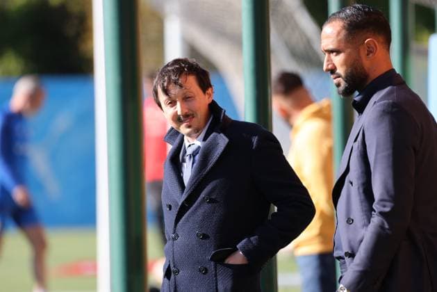 OM PHOTOPQR LA PROVENCE VALLAURI Nicolas ; Marseille ; 17 04 2024 ; Football Quart de finale retour d UEFA Europa League saison 2023 2024 Entrainement de l Olympique de Marseille (OM) au centre RLD à Marseille, à la veille de son match contre SL Benfica Pablo Longoria (g) président de l OM et Medhi Benatia (d) conseiller sportif de l OM Marseille, France, april 17th 2024 Training of Marseille before 1 4 UEFA Europa League saison finale Marseille BdR France  Copyright: xPHOTOPQR LAxPROVENCE MAXPPPxVALLAURIxNicolasx 20240417PVL5601 20240417PVL5601
