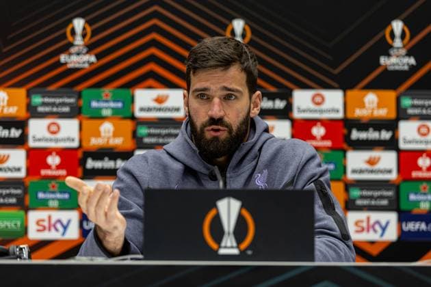 Football - UEFA Europa League - Quarter-Final 2nd Leg - BC Atalanta v Liverpool FC - MD-1 BERGAMO, ITALY - Wednesday, April 17, 2024: Liverpool s goalkeeper Alisson Becker during a press conference, PK, Pressekonferenz at the Stadio Atleti Azzurri d Italia ahead of the UEFA Europa League Quarter-Final 2nd Leg match between BC Atalanta and Liverpool FC. (Photo by David Rawcliffe Propaganda) BERGAMO Stadio Atleti Azzurri d Italia LOMBARDY ITALY  Copyright: xDavidxRawcliffex P2024-04-17-Atalanta_Liverpool_MD-1-21