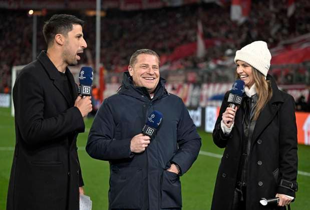 17.04.2024, Fussball UEFA Championsleague 2023 2024: Viertelfinale, FC Bayern München - FC Arsenal London, in der Allianz-Arena München.v.l. TV Experte Danz Sami Khedira (Deutschland), Vorstand Max Eberl (Bayern München) und Moderatorin Laura Wontorra (Deutschland) lachen herzlich