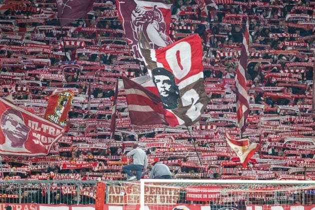 Fans der Südkurve, FC Bayern Muenchen vs. FC Arsenal, Fussball, Champions League Viertelfinale Rueckspiel, 17.04.2024 DFB regulations prohibit any use of photographs as image sequences and or quasi-video Muenchen Bayern Deutschland