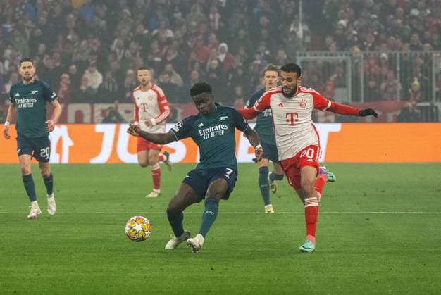 Fussball, Herren, Saison 2023 2024, Champions League (Viertelfinale, Rückspiel), FC Bayern München - Arsenal London, v. l. Bukayo Saka (FC Arsenal), Nouassir Mazraoui (FC Bayern München), 17.04.2024, Copyright: xMatthiasxKochx