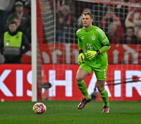 17.04.2024, Fussball UEFA Championsleague 2023 2024: Viertelfinale, FC Bayern München - FC Arsenal London, in der Allianz-Arena München. Torwart Manuel Neuer (FC Bayern München) am Ball.