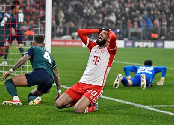 17.04.2024, Fussball UEFA Championsleague 2023 2024: Viertelfinale, FC Bayern München - FC Arsenal London, in der Allianz-Arena München. Noussair Mazraoui (FC Bayern München) ärgert sich