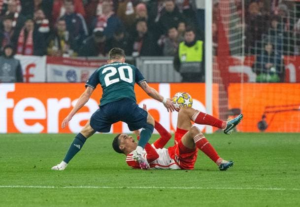 Fussball, Herren, Saison 2023 2024, Champions League (Viertelfinale, Rückspiel), FC Bayern München - Arsenal London, v. l. Jorginho (FC Arsenal), Jamal Musiala (FC Bayern München), 17.04.2024, Copyright: xMatthiasxKochx