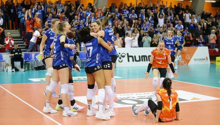 Stuttgart , Volleyball Bundesliga Frauen PlayOff Finale Spiel 2, Allianz MTV Stuttgart vs. SSC Palmberg Schwerin , Jubel Stuttgart
