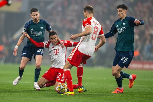 Jorghinho 20 (FC Arsenal), Jamal Musiala 42 (FC Bayern Muenchen), Leon Goretzka 8 (FC Bayern Muenchen), Kai Havertz 29 (FC Arsenal), FC Bayern Muenchen vs. FC Arsenal, Fussball, Champions League Viertelfinale Rueckspiel, 17.04.2024 DFB regulations prohibit any use of photographs as image sequences and or quasi-video Muenchen Bayern Deutschland
