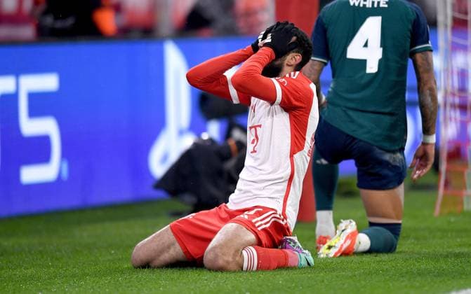 FUSSBALL CHAMPIONS LEAGUE SAISON 2023 2024 Viertelfinale Rueckspiel FC Bayern Muenchen - FC Arsenal London 17.04.2024 Noussair Mazraoui (FC Bayern Muenchen)