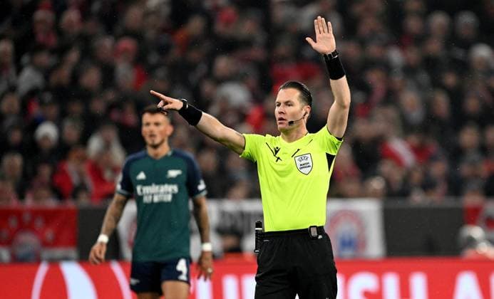 FUSSBALL CHAMPIONS LEAGUE SAISON 2023 2024 Viertelfinale Rueckspiel FC Bayern Muenchen - FC Arsenal London 17.04.2024 Schiedsrichter Danny Makkelie (Holland, Niederlande)