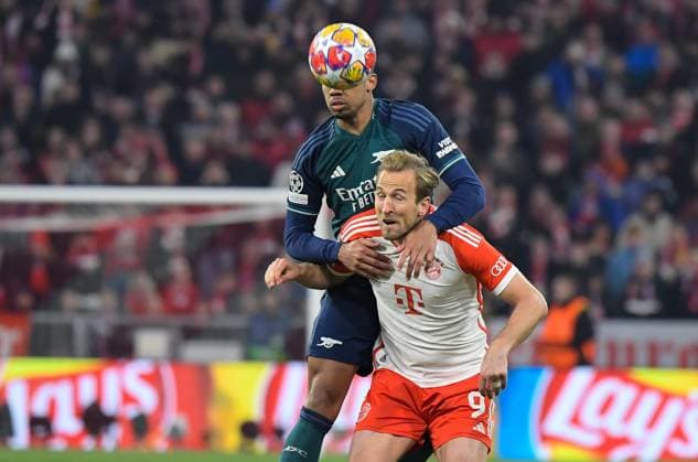 17.04.2024, xemx, Fussball UEFA Champions League, FC Bayern Muenchen - Arsenal London emspor, v.l. Gabriel (Arsenal London), Harry Kane (FC Bayern Muenchen) Zweikampf, Aktion, action, battle for the ball (DFL DFB REGULATIONS PROHIBIT ANY USE OF PHOTOGRAPHS as IMAGE SEQUENCES and or QUASI-VIDEO) Muenchen
