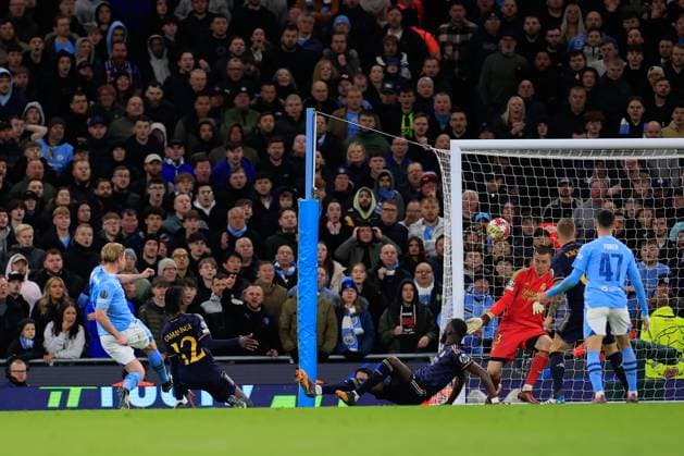 Manchester City v Real Madrid Champions League 17 04 2024. Quarter Final GOAL 1-1 Kevin De Bruyne (17) of Manchester City scores during the Champions League quarter-final second leg match between Manchester City and Real Madrid at the Etihad Stadium, Manchester, England on 17 April 2024. Manchester Etihad Stadium Manchester England Editorial use only , Copyright: xConorxMolloyx PSI-19472-0057