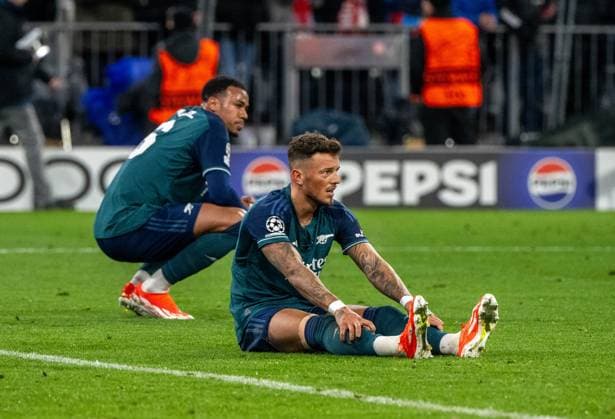 Fussball, Herren, Saison 2023 2024, Champions League (Viertelfinale, Rückspiel), FC Bayern München - Arsenal London, v. l. Gabriel Magalhaes (FC Arsenal), Ben White (FC Arsenal), Enttäuschung nach Abpfiff, 17.04.2024, Copyright: xMatthiasxKochx