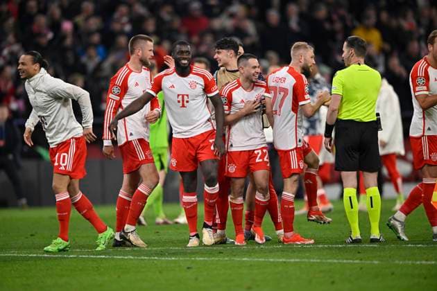 nach Spielende: Schlussjubel, Freude, Glueck, Jubel FC Bayern FC Bayern Muenchen FCB vs FC Arsenal Viertelfinale Rueckspiel 17.04.2024 DFL REGULATIONS PROHIBIT ANY USE OF PHOTOGRAPHS AS IMAGE SEQUENCES AND OR QUASI-VIDEO FC Bayern Muenchen FCB vs FC Arsenal