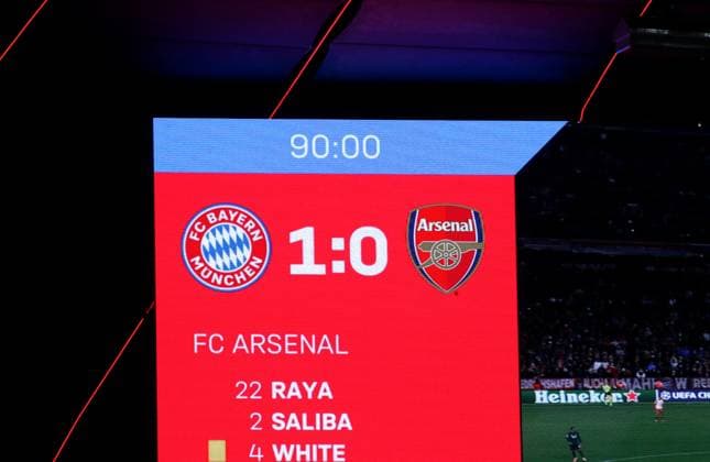 München, Deutschland 17. April 2024: Fussball, Herren, Champions League, Saison 2023 2024, Viertelfinale Rückspiel, FC Bayern München - FC Arsenal, Allianz Arena Endstand 1:0 auf der Anzeigetafel