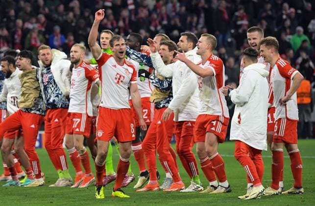 17.04.2024, xemx, Fussball UEFA Champions League, FC Bayern Muenchen - Arsenal London emspor, v.l. Joshua Kimmich (FC Bayern Muenchen) Jubel, Torjubel, celebrate the goal, jubelt ueber das Tor zum 1:0 (DFL DFB REGULATIONS PROHIBIT ANY USE OF PHOTOGRAPHS as IMAGE SEQUENCES and or QUASI-VIDEO) Muenchen