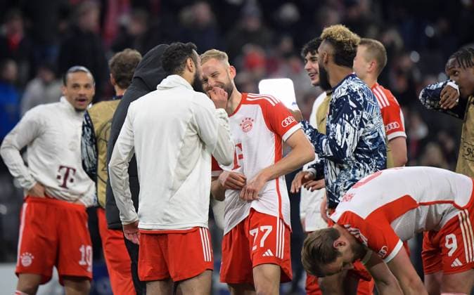 17.04.2024, xemx, Fussball UEFA Champions League, FC Bayern Muenchen - Arsenal London emspor, v.l. Joshua Kimmich (FC Bayern Muenchen) Jubel, Torjubel, celebrate the goal, jubelt ueber das Tor zum 1:0 (DFL DFB REGULATIONS PROHIBIT ANY USE OF PHOTOGRAPHS as IMAGE SEQUENCES and or QUASI-VIDEO) Muenchen