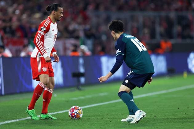 Fußball Champions League Viertelfinale FC Bayern München - FC Arsenal am 17.04.2024 in der Allianz Arena in München Leroy Sane ( München ), links - Takehiro Tomiyasu ( London ), rechts