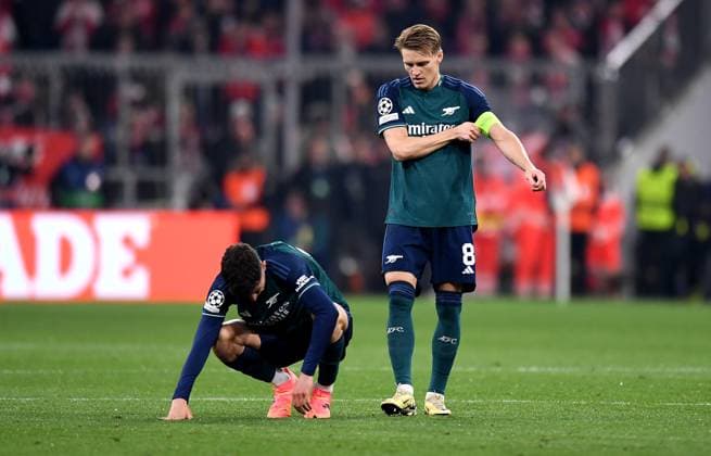 FUSSBALL CHAMPIONS LEAGUE SAISON 2023 2024 Viertelfinale Rueckspiel FC Bayern Muenchen - FC Arsenal London 17.04.2024 Kai Havertz (li.) mit Martin Oedegaard (re, FC Arsenal London)