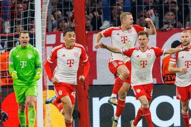 Bayerns 1 Torwart Manuel NEUER, 42 Jamal MUSIALA, 15 Eric DIER, 32 Joshua KIMMICH und 27 Konrad LAIMER jubeln bei Schlusspfiff. Fussball, Bayern Muenchen - Arsenal London. Fußball, UEFA Championsleague, FC Bayern München - FC Arsenal London 1:0, Viertelfinale, Rueckspiel, Saison 2023-2024. Am 17.04.2024, in Muenchen, Deutschland, A L L I A N Z A R E N A. Quelle Copyright Credit : Oryk HAIST