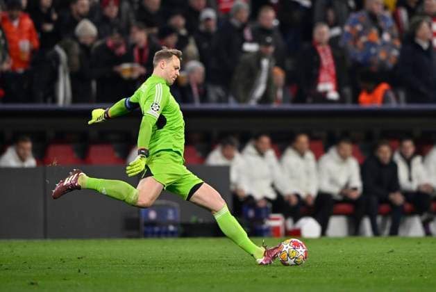 Torwart Manuel Neuer FC Bayern Muenchen FCB (01) Aktion am Ball FC Bayern Muenchen FCB vs FC Arsenal Viertelfinale Rueckspiel 17.04.2024 DFL REGULATIONS PROHIBIT ANY USE OF PHOTOGRAPHS AS IMAGE SEQUENCES AND OR QUASI-VIDEO FC Bayern Muenchen FCB vs FC Arsenal
