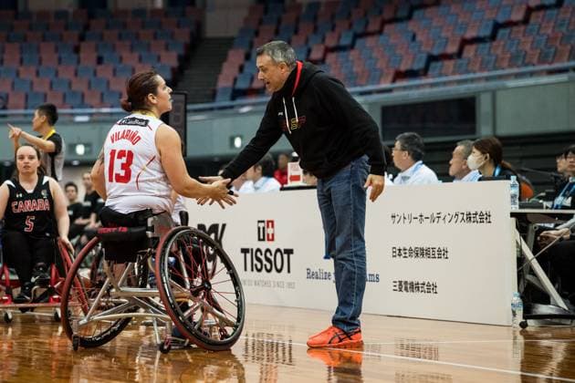 2024 IWBF Women’s Repechage: Spanien - Kanada; 18.04.2024 Victoria Alonso Vilarino (Spanien, 13) und Franck Joaquin Belen (Trainer Spanien) klatschen ab 2024 IWBF Women’s Repechage: Spanien - Kanada; Asue Arena, Osaka Copyright: xBEAUTIFULxSPORTS Wunderlx