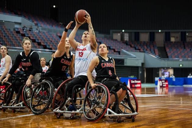 2024 IWBF Women’s Repechage: Spanien - Kanada; 18.04.2024 Kady Dandeneau (Kanada, 13), Victoria Alonso Vilarino (Spanien, 13) im Wurf, Rosie Lalonde (Kanada, 4) 2024 IWBF Women’s Repechage: Spanien - Kanada; Asue Arena, Osaka Copyright: xBEAUTIFULxSPORTS Wunderlx