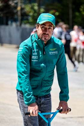 ALONSO Fernando (spa), Aston Martin F1 Team AMR24, portrait during the Formula 1 Lenovo Chinese Grand Prix 2024, 5th round of the 2024 Formula One World Championship, WM, Weltmeisterschaft from April 19 to 21, 2024 on the Shanghai International Circuit, in Shanghai, China - F1 - CHINESE GRAND PRIX 2024 DPPI Panoramic  00350