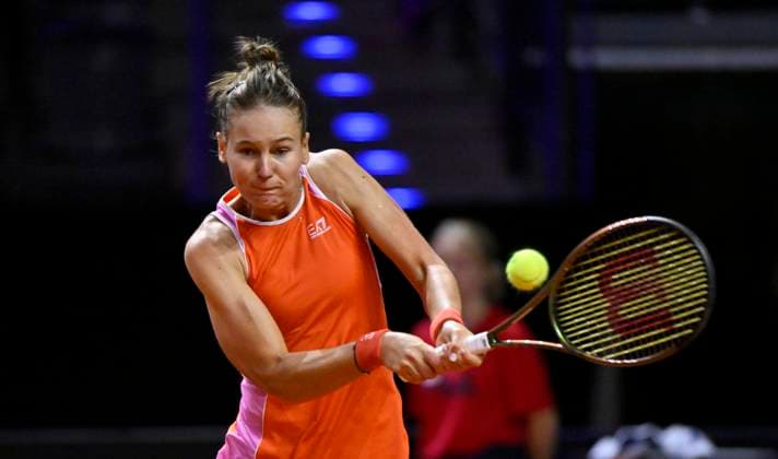 Veronika Kudermetova (RUS) Aktion Tennis Damen Porsche-Cup Porsche Tennis Grand Prix GP Stuttgart 2024 Porsche Arena 18.04.2024 DFL REGULATIONS PROHIBIT ANY USE OF PHOTOGRAPHS AS IMAGE SEQUENCES AND OR QUASI-VIDEO Porsche Tennis Grand Prix GP Stuttgart 2024