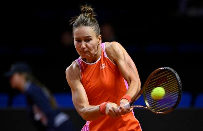 Veronika Kudermetova (RUS) Aktion Tennis Damen Porsche-Cup Porsche Tennis Grand Prix GP Stuttgart 2024 Porsche Arena 18.04.2024 DFL REGULATIONS PROHIBIT ANY USE OF PHOTOGRAPHS AS IMAGE SEQUENCES AND OR QUASI-VIDEO Porsche Tennis Grand Prix GP Stuttgart 2024
